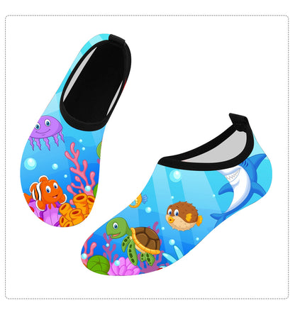 Wading shoes with ocean patterns