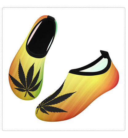 Wading shoes with maple leaf patterns